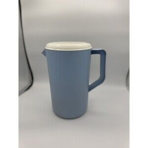 VTG Rubbermaid 1 Gallon Plastic Blue Pitcher w/ White Slotted Lid